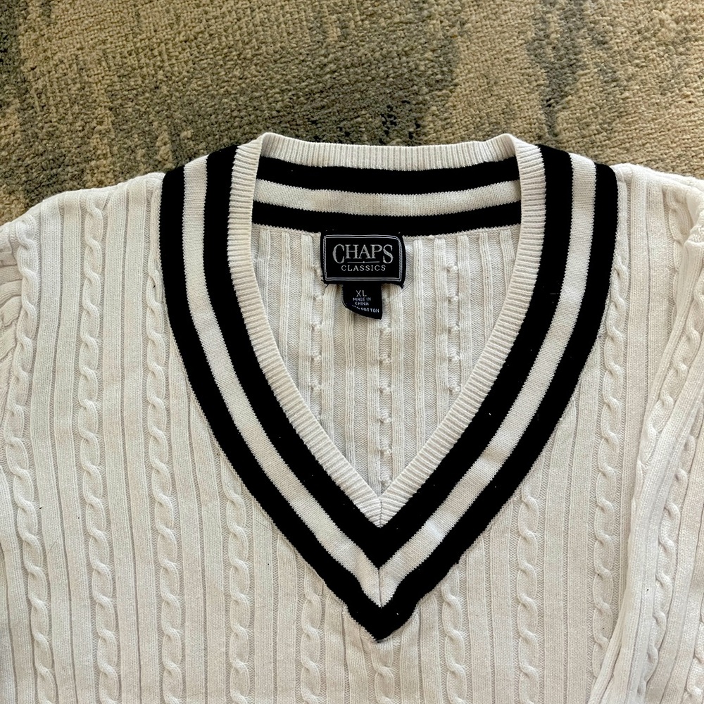 CHAPS Classic Cable Knit V-Neck in Navy & White, EUC Size XL
